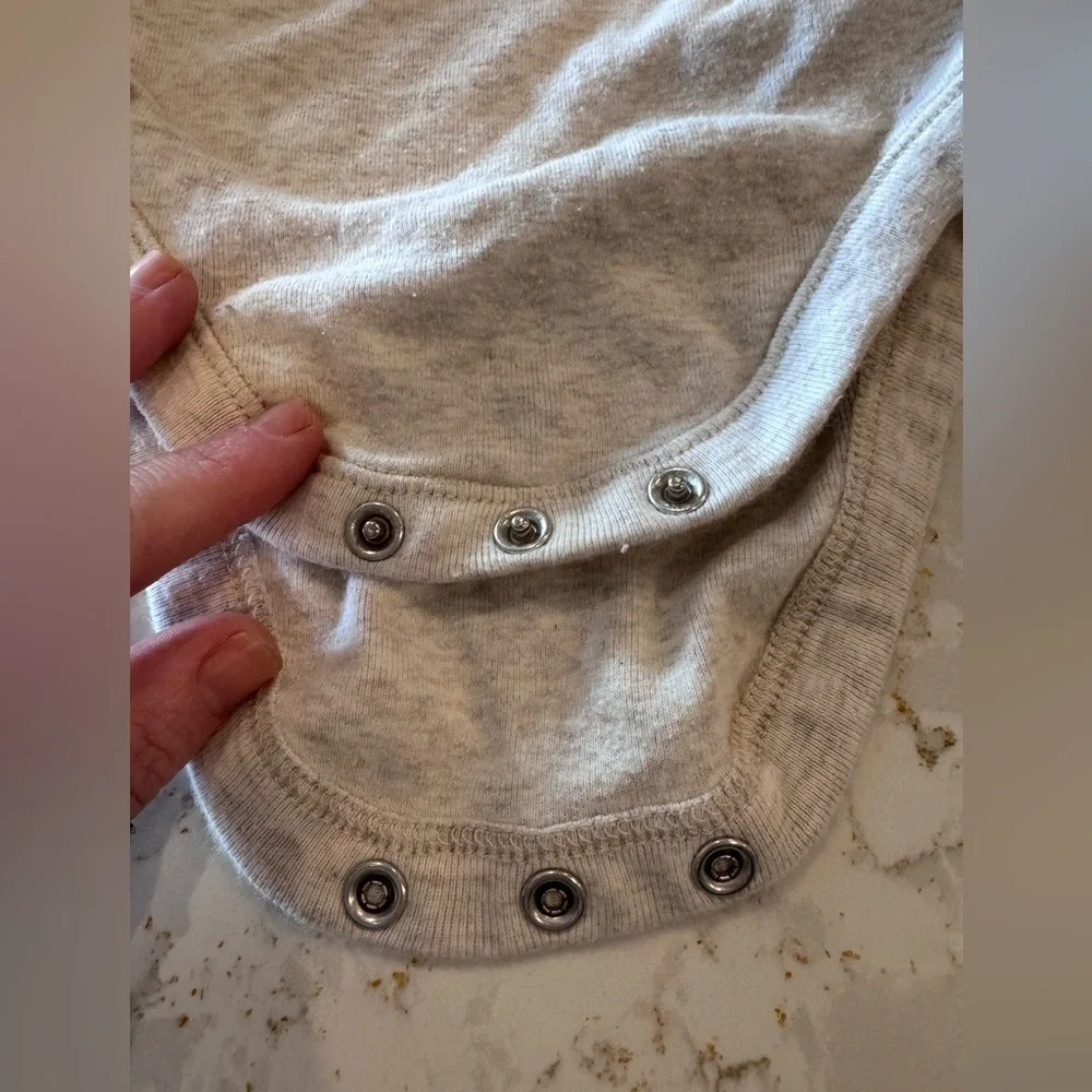 6-12M Old Navy - Gray 'Mom's My Favorite' Onesie